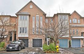 Adosado – Etobicoke, Toronto, Ontario,  Canadá. C$1 086 000