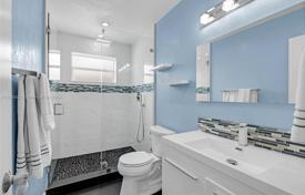 5 dormitorio casa de pueblo 220 m² en Miami, Estados Unidos. $1 050 000