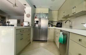 3 dormitorio casa de pueblo 128 m² en Miami, Estados Unidos. $825 000