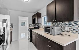 3 dormitorio casa de pueblo 140 m² en Miami, Estados Unidos. $600 000