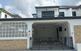 4 dormitorio villa 320 m² en Pattaya, Tailandia. $283 000