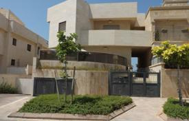 Chalet – Netanya, Center District, Israel. $1 225 000