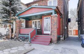 Casa de pueblo – East York, Toronto, Ontario,  Canadá. C$1 496 000