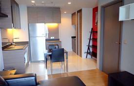 1-dormitorio apartamentos en condominio en Khlong Toei, Tailandia. $301 000