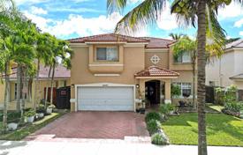 Casa de pueblo – West End, Miami, Florida,  Estados Unidos. $780 000