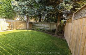 7 dormitorio casa de pueblo en Scarborough, Canadá. C$1 207 000