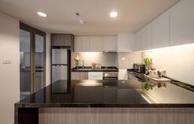 3-dormitorio apartamentos en condominio en Khlong Toei, Tailandia. $3 700  por semana