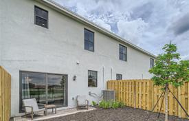 4 dormitorio casa de pueblo 147 m² en Miami, Estados Unidos. $467 000
