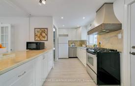 8 dormitorio casa de pueblo en North York, Canadá. C$1 776 000