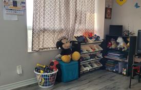 6 dormitorio piso en Etobicoke, Canadá. C$804 000