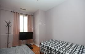 7 dormitorio piso en North York, Canadá. C$841 000