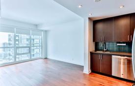 2 dormitorio piso en Lake Shore Boulevard West, Canadá. C$692 000