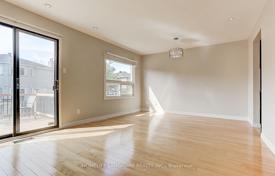 10 dormitorio casa de pueblo en Scarborough, Canadá. C$1 438 000