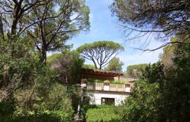 Villa – Roccamare, Toscana, Italia. 8 200 €  por semana