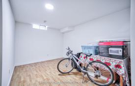 9 dormitorio casa de pueblo en Scarborough, Canadá. C$1 340 000