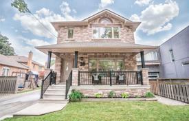 Casa de pueblo – Etobicoke, Toronto, Ontario,  Canadá. C$1 913 000