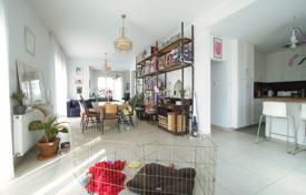 4 dormitorio adosado en Larnaca, Chipre. 580 000 €