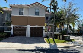 3 dormitorio casa de pueblo 248 m² en Doral, Estados Unidos. $780 000