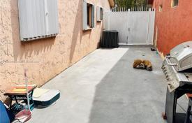 3 dormitorio casa de pueblo 143 m² en Miami, Estados Unidos. $530 000