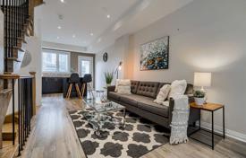 4 dormitorio adosado en North York, Canadá. C$959 000