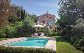 Villa – Jesi, Marche, Italia. 1 590 000 €