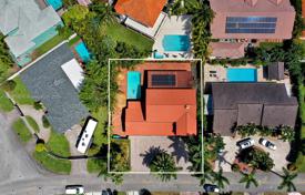 Casa de pueblo – Hialeah, Florida, Estados Unidos. $1 325 000