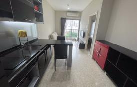 1-dormitorio apartamentos en condominio en Khlong Toei, Tailandia. $277 000