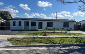 4 dormitorio casa de pueblo 219 m² en Miami, Estados Unidos. $900 000