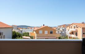 3 dormitorio piso 55 m² en Vodice, Croacia. 208 000 €