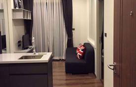 1-dormitorio apartamentos en condominio en Khlong Toei, Tailandia. $115 000