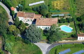 14 dormitorio villa 930 m² en Lucca, Italia. 3 900 000 €