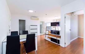 2-dormitorio apartamentos en condominio en Khlong Toei, Tailandia. $228 000