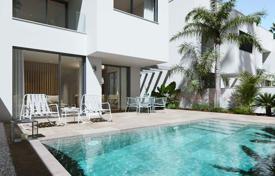 Pilar de la Horadada a poca distancia andando de la playa, tiendas y restaurantes. Villa con piscina privada (2.. 1 250 000 €