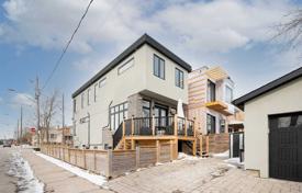 Casa de pueblo – East York, Toronto, Ontario,  Canadá. C$2 313 000