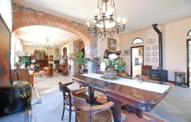 Villa – Fondotoce, Piedmont, Italia. Price on request