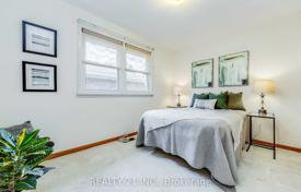 10 dormitorio casa de pueblo en Scarborough, Canadá. C$1 359 000