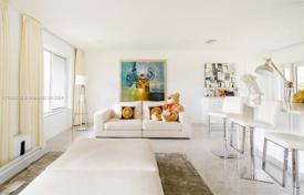 5 dormitorio casa de pueblo 209 m² en Miami, Estados Unidos. $990 000