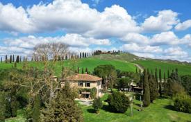 4 dormitorio villa 266 m² en Asciano, Italia. 800 000 €