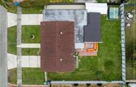 4 dormitorio casa de pueblo 151 m² en Miami, Estados Unidos. $815 000