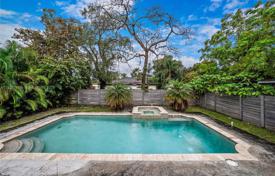 5 dormitorio casa de pueblo 386 m² en Miami, Estados Unidos. $1 200 000