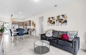 3-dormitorio apartamentos en condominio 105 m² en Doral, Estados Unidos. $520 000