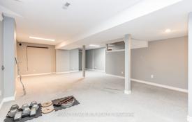12 dormitorio casa de pueblo en Scarborough, Canadá. C$1 947 000