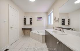 8 dormitorio casa de pueblo en North York, Canadá. C$1 574 000