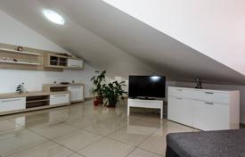 3 dormitorio piso 95 m² en Vrbnik, Croacia. 296 000 €