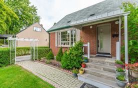 Casa de pueblo – Etobicoke, Toronto, Ontario,  Canadá. C$987 000