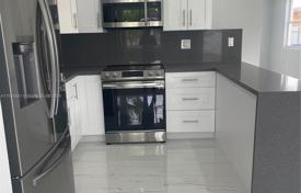 4 dormitorio casa de pueblo 137 m² en Miami, Estados Unidos. $789 000