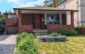 9 dormitorio casa de pueblo en North York, Canadá. C$2 789 000
