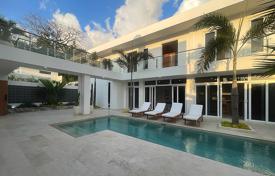 4 dormitorio villa 375 m² en Tumbak Bayuh, Indonesia. $640 000
