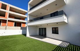 4 dormitorio piso 171 m² en Vodice, Croacia. 395 000 €