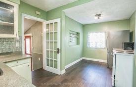 7 dormitorio casa de pueblo en Scarborough, Canadá. C$1 329 000